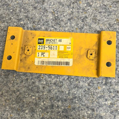 2395611 BRACKET CAT NEW SURPLUS